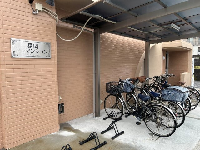 星岡マンションの駐輪場