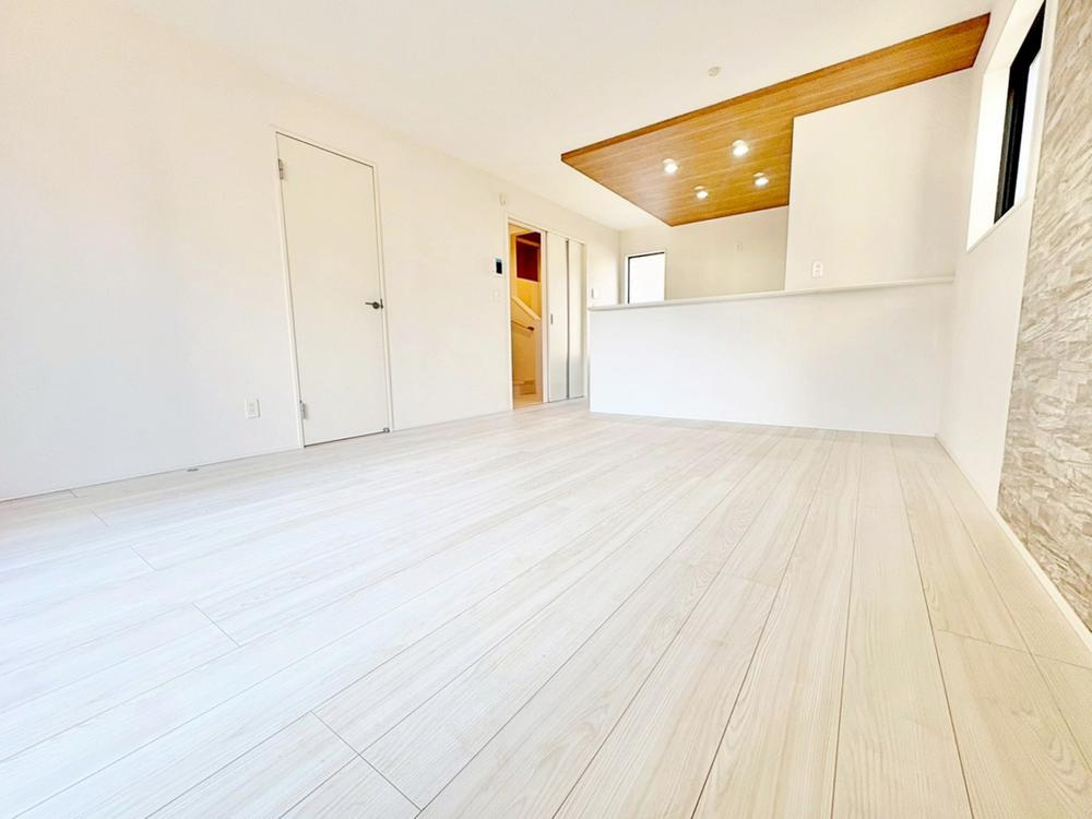 【GRAFARE　ZEH水準仕様】東久留米市弥生の居間・リビング|１階に水回りを集中した「家事楽動線」PLAN♪