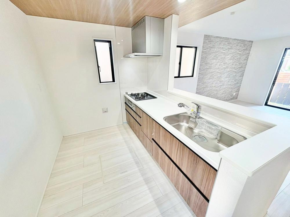 【GRAFARE　ZEH水準仕様】東久留米市弥生のキッチン|キッチンからリビング全体を見渡せる対面キッチンプランを採用！