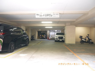 【駐車場】 | 敷地内には、屋根付き駐輪場有ります