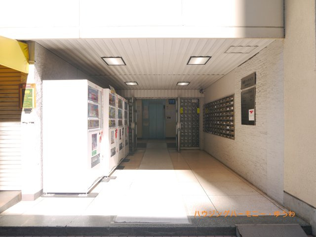 【エントランス】 | 池袋パークハイツ | タイル張りの重厚感あるエントランス部分です。