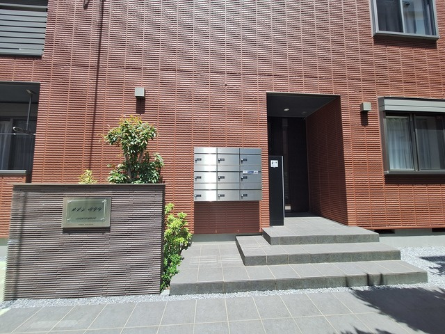 メゾンサクラのエントランス|★オートロック付エントランス★