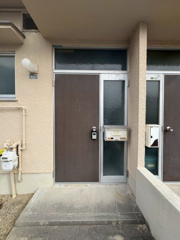中河原貸家のエントランス