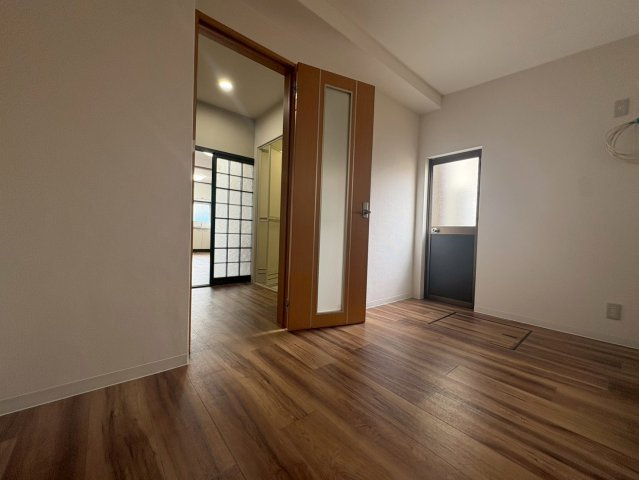 中河原貸家の洋室