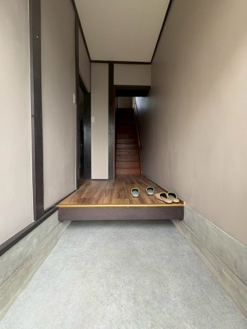 中河原貸家の玄関