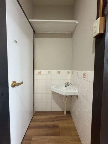 中河原貸家の洗面所