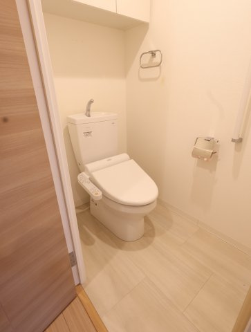 アルファスマート米原のトイレ|収納と手洗い付きのトイレ