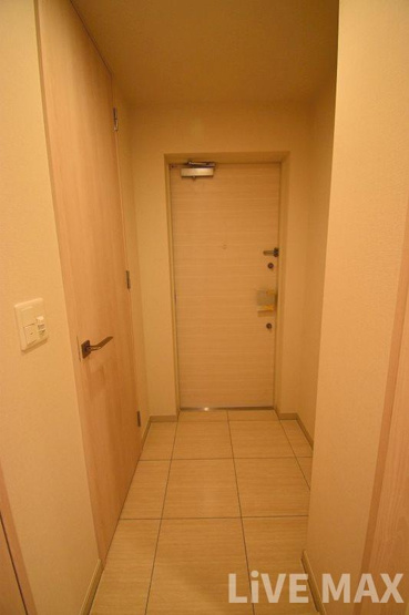 【玄関】OPUS RESIDENCE SHINSAIBASHI SOUTH（オーパスレジデンス心斎橋サウス）