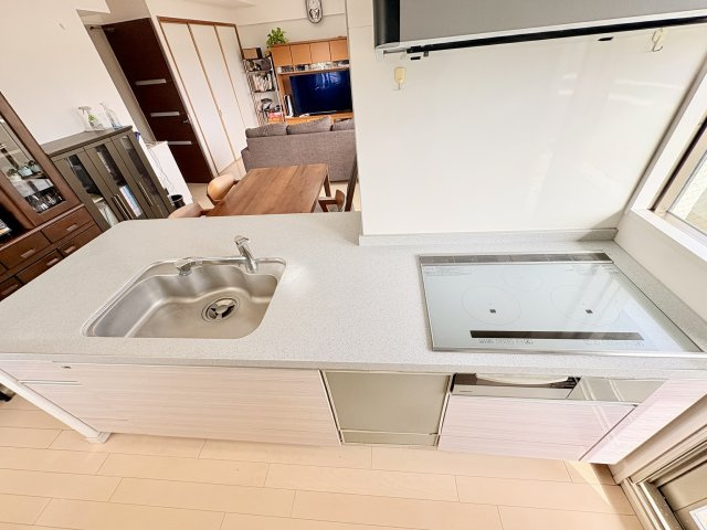 ユーハウス高蔵寺　春日井市気噴町五丁目のキッチン|現在はIHコンロを使用されていますが、ガスコンロへリフォームも可能。