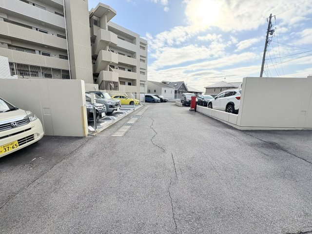 ユーハウス高蔵寺　春日井市気噴町五丁目の駐車場|敷地内駐車場、空き状況については要問合せ。