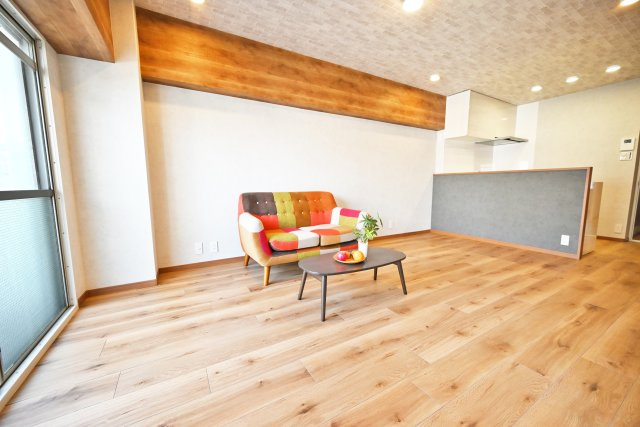 ハイム北野の居間・リビング|阪急「十三」駅徒歩8分の2025年12月リフォーム済み物件です。ただいまいつでも室内を見学して頂けます。見学をご希望の方はお気軽にお問い合わせ下さい。皆様のお問い合わせお待ちしております