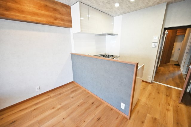 ハイム北野のキッチン|対面式キッチンはお料理中でもご家族との会話を楽しむことができるのと同時に、料理を作っているところを見ることができるのもお子様にとっては楽しみの一つです。