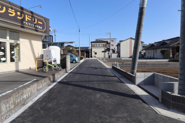 ブルーミングガーデン宇都宮市中戸祭１丁目　新築一戸建ての前面道路含む現地写真|前面道路
