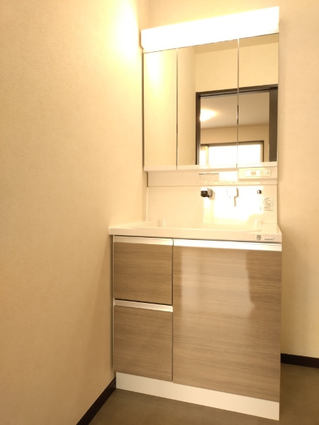 西宮市苦楽園四番町　中古戸建の独立洗面台