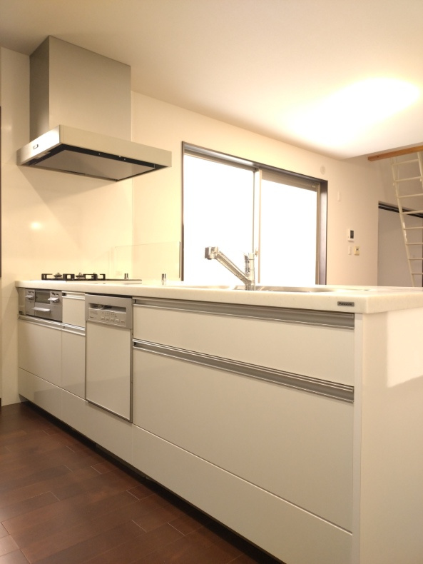 西宮市苦楽園四番町　中古戸建のキッチン