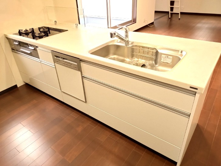 西宮市苦楽園四番町　中古戸建のキッチン