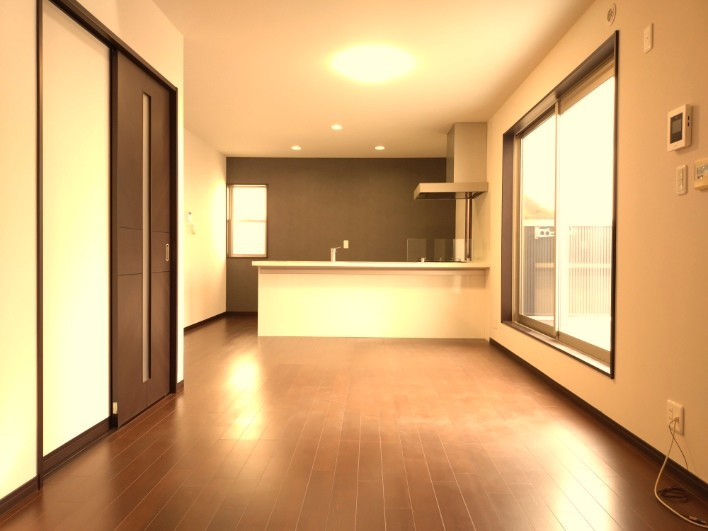 西宮市苦楽園四番町　中古戸建の居間・リビング