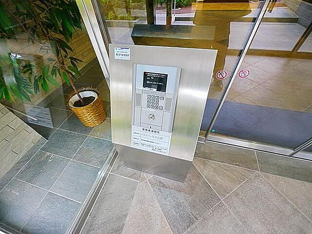 板橋区前野町３丁目の賃貸マンションのエントランス
