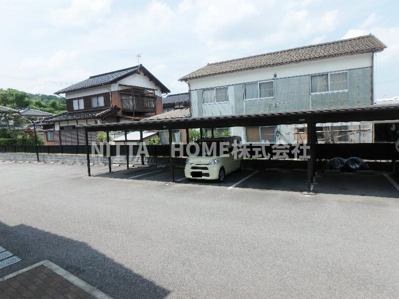 コンフォートテラス　Ａ棟の駐車場|屋根付きの駐輪場は無料です◎