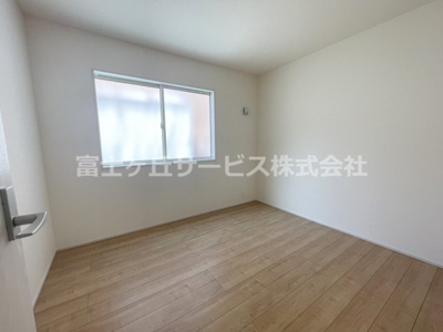 【洋室】 | 掛川市横須賀 新築一戸建て 1号棟 | ゆったりした洋室です