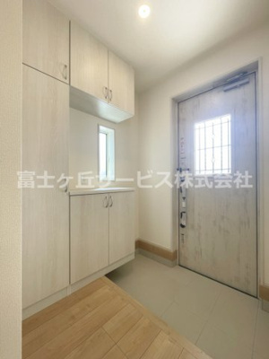 【玄関】 | 掛川市横須賀 新築一戸建て 1号棟 | きれいな玄関です