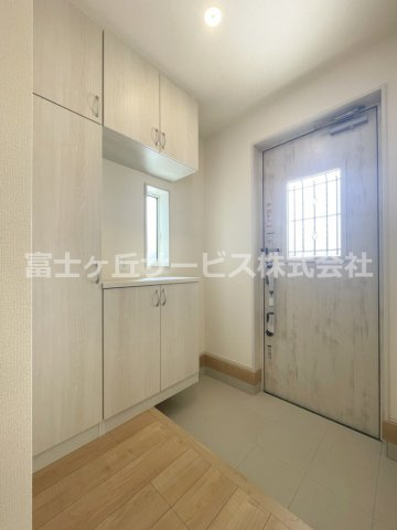 【玄関】 | 掛川市横須賀 新築一戸建て 1号棟 | きれいな玄関です