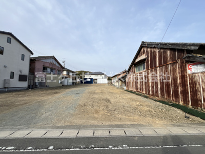 【外観】 | 掛川市横須賀 新築一戸建て 2号棟 | 現在建築中の外観画像です。ご内覧は同じメーカーの完成物件へご案内いたしますので、いつでもご相談ください！