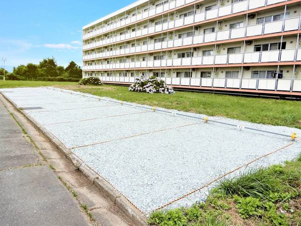 ビレッジハウス六田2号棟の駐車場|駐車場に車を止められます