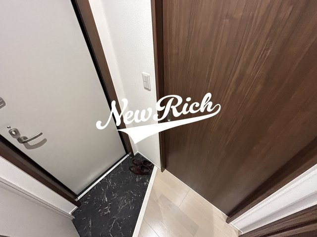 前橋市三河町２丁目のアパートの玄関