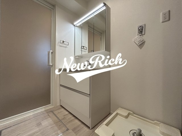 前橋市三河町２丁目のアパートの独立洗面台