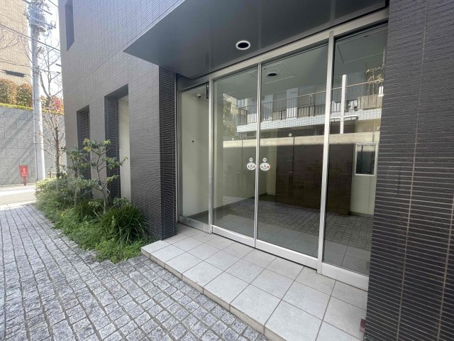 ガーデン都立大のエントランス