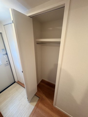 玄関すぐに収納もございます