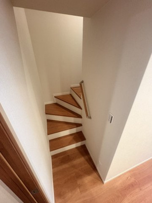 半階段よりお部屋へ