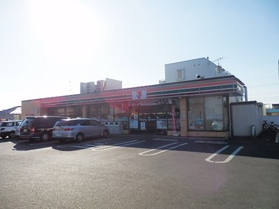 セブンイレブン 徒歩9分。コンビニ 650m