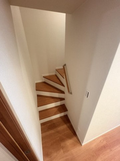 半階段よりお部屋へ