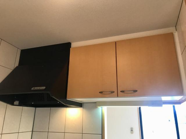 シャーロット・Ⅱのキッチン|レンジフード、吊戸棚