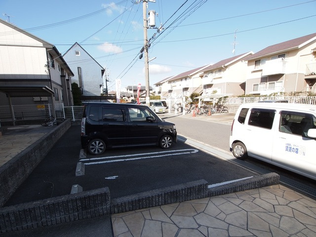 フォーシーズンの駐車場