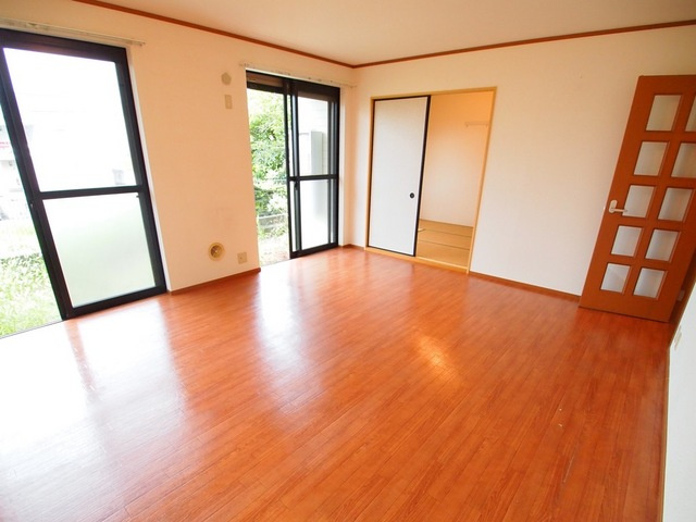 シンフォニーコートの居間・リビング