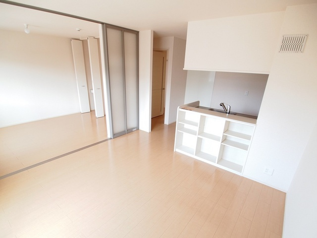 カルチェ赤坂Ａ棟の居間・リビング