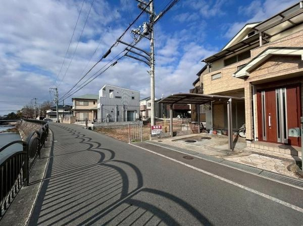 【前面道路含む現地写真】