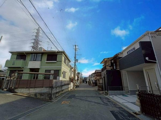 【前面道路含む現地写真】