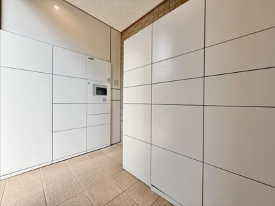 【その他共用部分】 | 堺・泉北光明池城山公園シンシア | 宅配ボックスがありますので荷物の受け取りも安心！