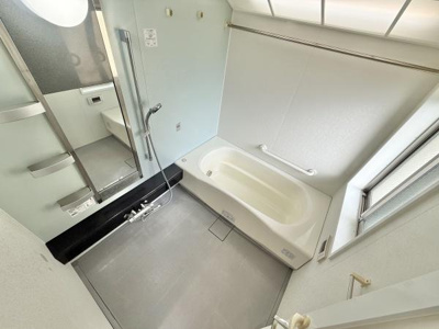 【浴室】 | 堺・泉北光明池城山公園シンシア | 毎日の疲れを癒やすバスタイムを。
空気が籠らない様に小窓も設置しております。