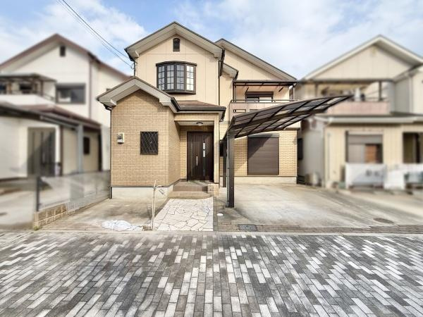 【外観】 | JR阪和線「鳳」駅、南海バス乗車20分「菱木下」下車徒歩約6分。
緑豊かな住宅街で小さなお子様がいらっしゃるご家庭でも安心してお住まい頂けます！！