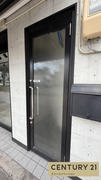 三軒家西1丁目　貸店舗・事務所1棟のエントランス|★2Fへの入り口はこちら★