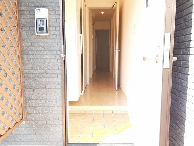 アンダンテ　いわせ野Ⅱの玄関|明るい玄関です
