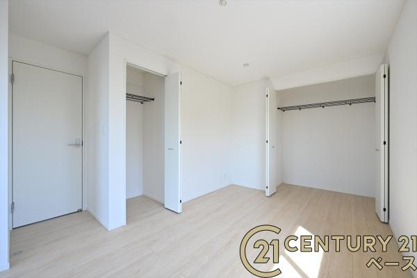 クレイドルガーデン北西町 ／新築一戸建の収納|■冬物のコートや季節ものなど、たっぷり収納可能！■
