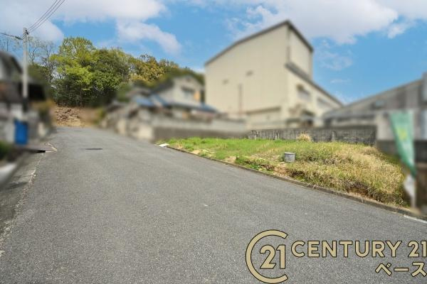 香芝市尼寺３丁目の売地の前面道路含む現地写真