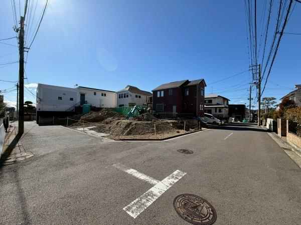 横浜市金沢区金沢町の売地の外観|車通りが少ない前面道路です。落ち着いた雰囲気の公園も近くにございます。住環境良好です。