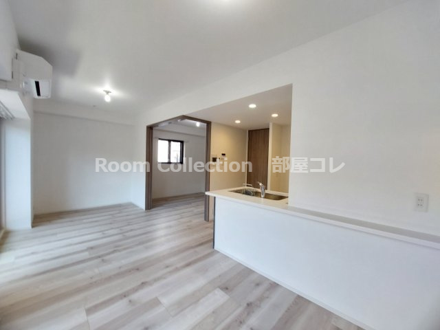 S-RESIDENCE亀島駅前blazeの居間・リビング|同シリーズイメージ写真
反転色違い
現況と異なる場合現況優先